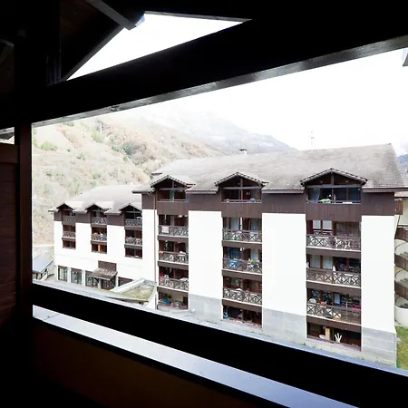 Apartment Avec Balcon Et Double Exposition A Brides-les-bains, Pres Des Thermes - Fr-1-512-144