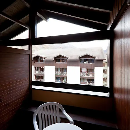 Avec Balcon Et Double Exposition A Brides-les-bains, Pres Des Thermes - Fr-1-512-144 Apartment *